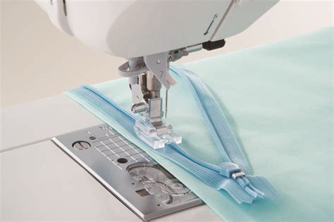 invisible zip sewing machine.